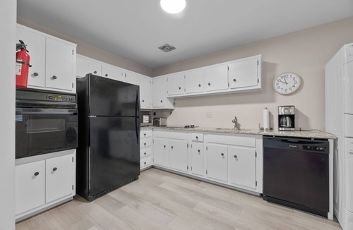 Summit Station House | Home to Unwind. 3-bedroom house in pleasant Columbus near to OSU and downtown.