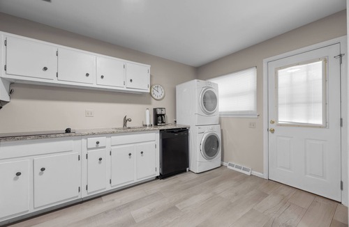 Summit Station House | Home to Unwind. 3-bedroom house in pleasant Columbus near to OSU and downtown.
