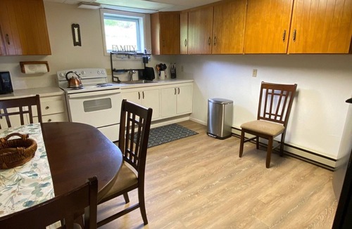 Homer House | HomerHouse907 Family Friendly-5BR, 3BA, close to town. Huge yard, great stay!