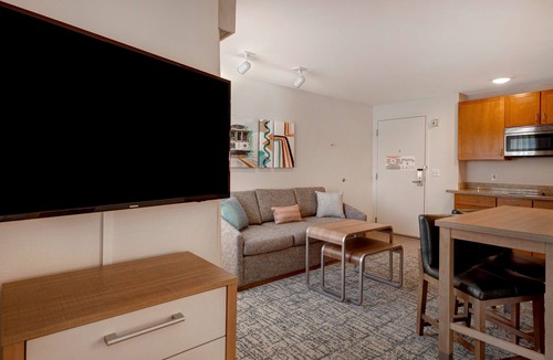 Brisbane Hotel | Homewood Suites by Hilton San Francisco Airport North