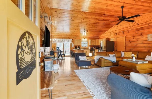 Logan Cabin | Honeybee Hideaway | Hot Tub, Game Room, Pond