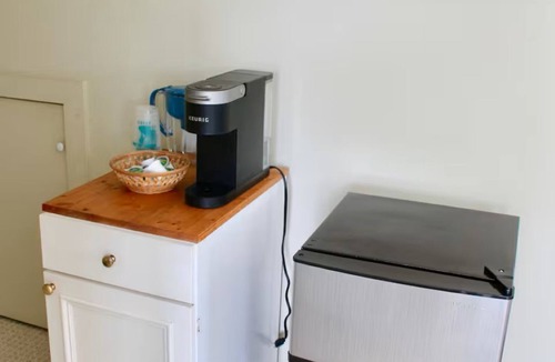 Block Island Apartment | Honeysuckle Suite with AC & Deck