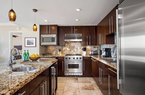 Kaanapali Condo | Honua Kai | Ocean View 3 BR Sleeps 8 | Car Incl. w/6+ Nights | HKH-925 by KBM