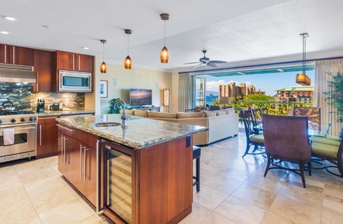 Honokowai Apartment | Honua Kai Villas Ocean View 7 BR Sleeps 20 Great for Families Complimentary Car with 6 Nights HKH ML-1319 by KBM