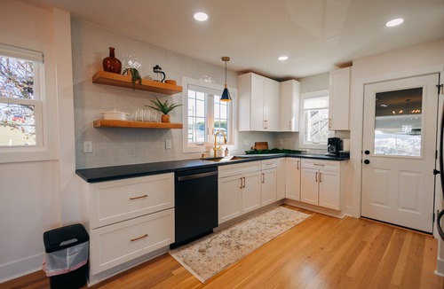 Walnut Creek Apartment | Horizon Haven | Family Getaway in Amish Country w/Big Views + 3 min walk to food & shops