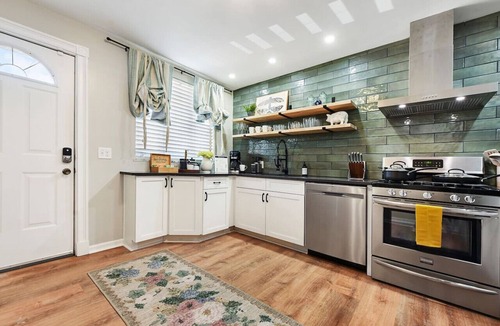 Pittsburgh House | ★ HostWise Stays ★ Foxy home, off-street parking, new remodel!