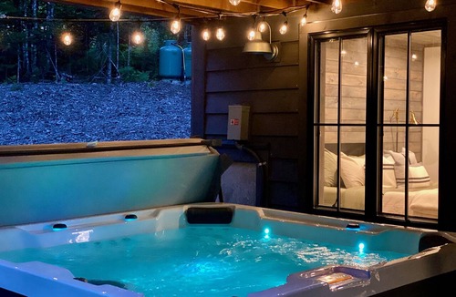 Bethel Ski Chalet | Hot Tub | Game Room | Dog-Friendly | Sleeps 14