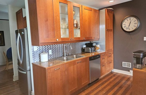 Mount Auburn House | HOT TUB - Mins To Downtown Stadiums Christ & Children's Hosp Xavier Cincinnati U