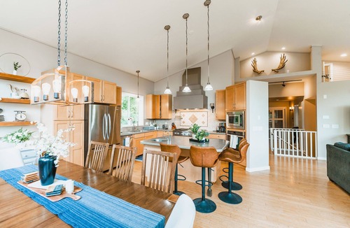 Eagle River House | Hot tub! Retreat for large or small groups. Sleeps 16! View Auoras and Denali!