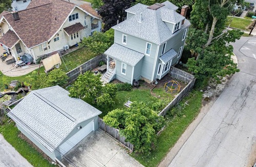 Clintonville House | Hot Tub, Tiki Bar & Harry Potter Room- Clintonville Family Retreat