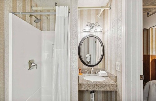 Seward Hotel | Hotel Seward by Aspen Hotels