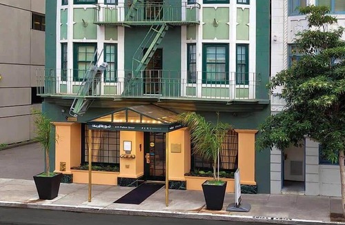 Fillmore District House | Hotel Suite at Wyndham Inn at the Opera Resort