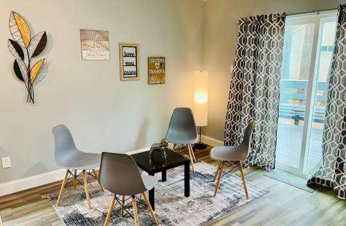 Panther Creek House | House 3 Bed, 2Bath, FREE Parking in The Woodlands