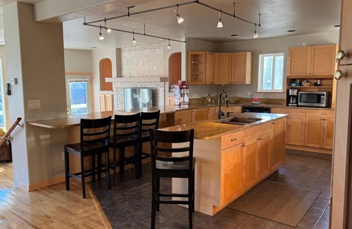 Juneau House | House on the Hill at Kelli Creek - Close to Downtown with King Beds and Stunning Views
