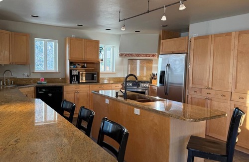Juneau House | House on the Hill at Kelli Creek - Close to Downtown with King Beds and Stunning Views