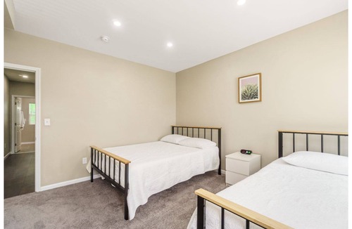 Near East Columbus House | Housepitality- The Champions Townhouse-5 min to DT