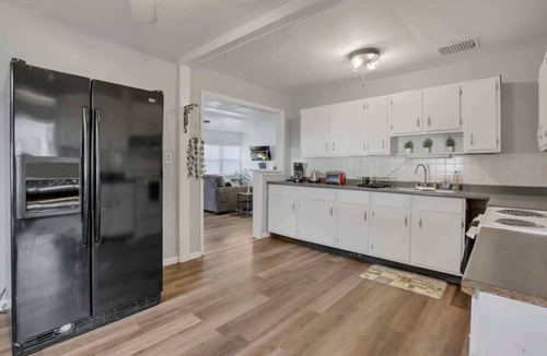 Lincoln Village House | Housepitality - West Side Lodge - 6 BR 2 BA MA