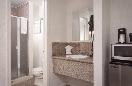 Central Berkeley Hotel | Howard Johnson by Wyndham Berkeley