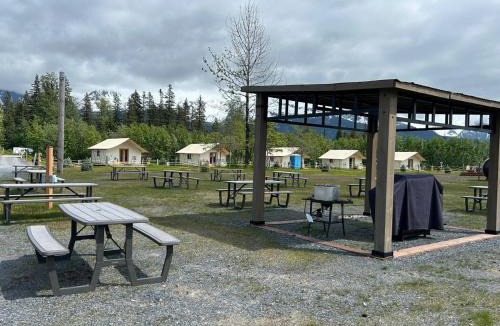 Seward Resort | Howling Wolf Resort