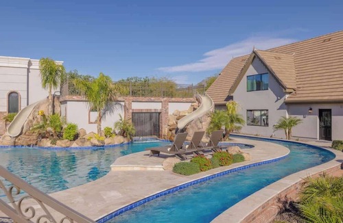 Cactus Acres House | HÓZHÓ Luxe | Lazy River, Slides & Movie Theatre