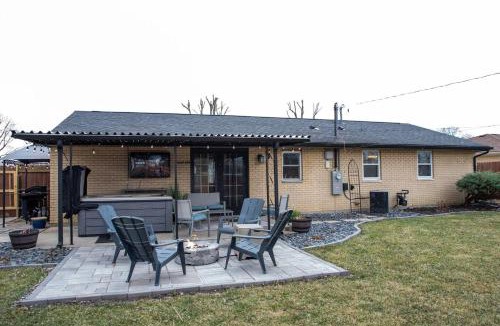 Huber Heights House | Huber Heights Home w/Hot Tub near Rose Music/WPAFB