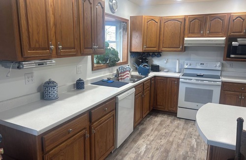 Palmyra House | Hubs Hideaway - a warm inviting 3 bedroom, 2 bath home. Recently renovated!