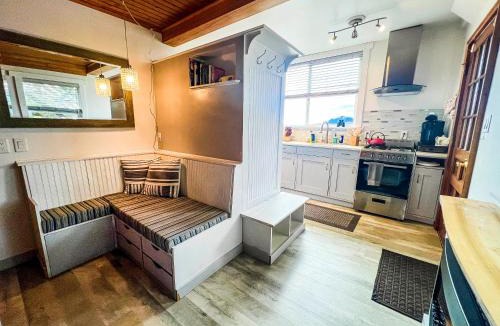 Ketchikan Apartment | Hummingbird downtown water view apartment