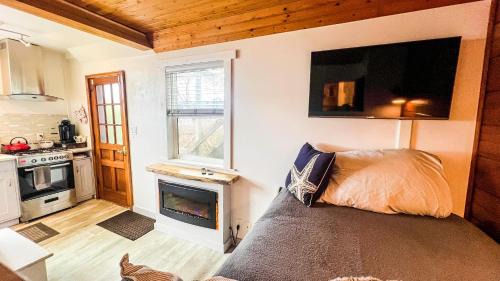 Ketchikan Apartment | Hummingbird downtown water view apartment