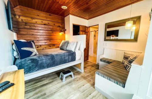 Ketchikan Apartment | Hummingbird downtown water view apartment