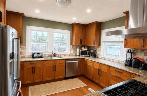 East Palo Alto House | Ideal 3BR Near Meta Google & Stanford: Quiet, Spacious Stay for Families/Interns