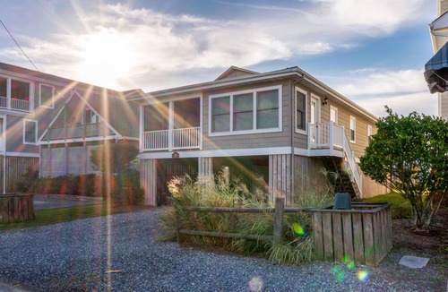 Bethany Beach House | IDEAL LOCATION - ONLY A BLOCK AND A HALF TO BEACH- 208 Fourth Street, Bethany