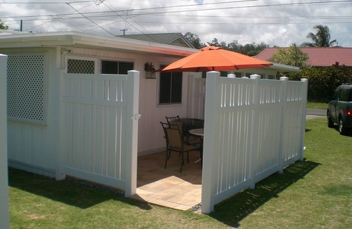 Waimanalo Beach Apartment | If You Like Crowds, Don't Stay Here !.Sleeps 2 - Walk to Beach!