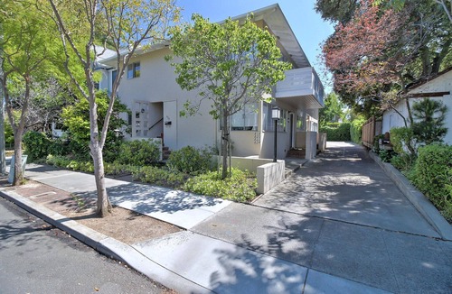 University South Apartment | Impeccable Palo Alto 1BR w/Parking & W/D, walk to Parks, by Blueground