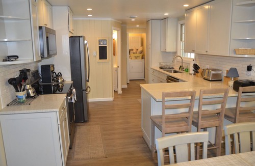 Country Club Estates House | In-town, Close to Everything, Perfect for Families - 5 Br each w/its own