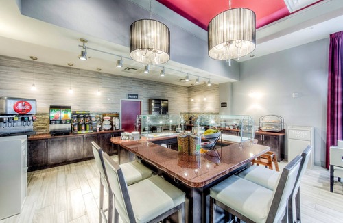 Columbus Apartment | Indoor Pool + 24 Hour Business Center | Studio Suite Only 1 Mile from OSU!