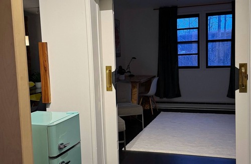 Government Hill Apartment | Industrial Designed near Downtown Anchorage 800+sf