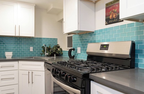 Oakland House | Inspire. SF City View. Free parking inside the compound. Near downtown