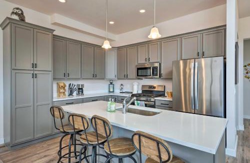 Deer Mountain House | Inviting Hideout Townhome w/Balcony & Lake Views!