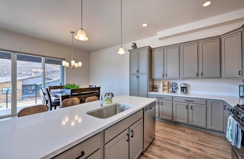 Deer Mountain House | Inviting Hideout Townhome w/Balcony & Lake Views!