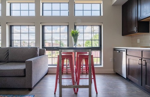 Italian Village Apartment | Italian Village Flat - Short North - Free Parking