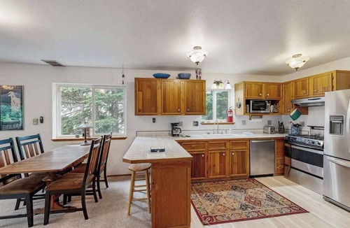 Girdwood Ski Chalet | Jewel Chalet | Quiet Mine Road | Covered Deck