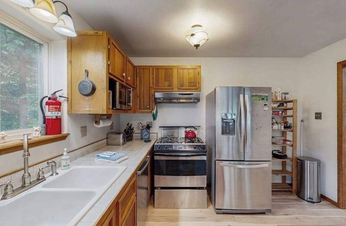 Girdwood Ski Chalet | Jewel Chalet | Quiet Mine Road | Covered Deck