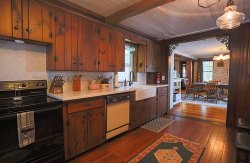 Winthrop House | July 7 to 14 Available: Big Porches w/Scenic Views, Kayaks & Room to Gather