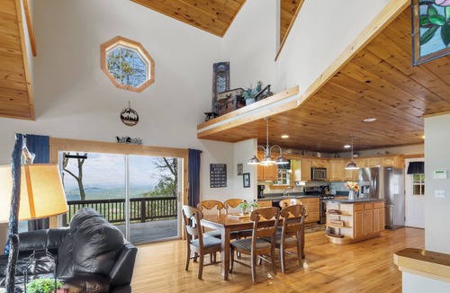 Spruce Pine Cabin | July & August Special ~ Mtn Views, Hot Tub+Fire Pit, WiFi, Fireplace, Grill!