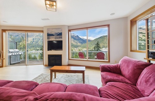 West Juneau House | Juneau Escape | Ocean Views, Deck & Soaking Tub
