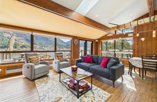 West Juneau House | Juneaus Ultimate Gathering Place 7BR, Ocean Views