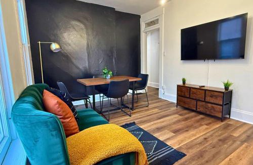 German Village House | Jungle House Columbus Sleep 16 Downtown Ohio Free Parking - Near Convention Center & Nationwide Arena - 4BR Luxury Home - Pet Friendly - Over 5,800 Five Stars