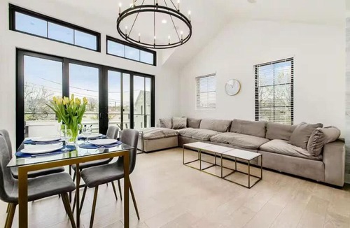 Italian Village House | Jungle House Designer Residences - Downtown Columbus