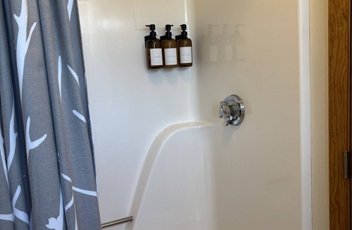 Greenville Junction Bed & Breakfast | Juniper Motel*Double Queen*RM17*Pet Friendly*Dock*ATV Access*Waterfront