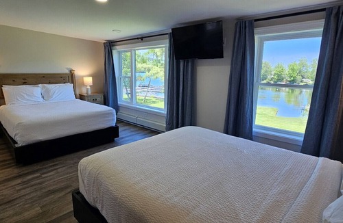 Greenville Junction Hotel | Juniper Motel-Double Queen-RM4-Pet Friendly*ATV Access*Lakefront